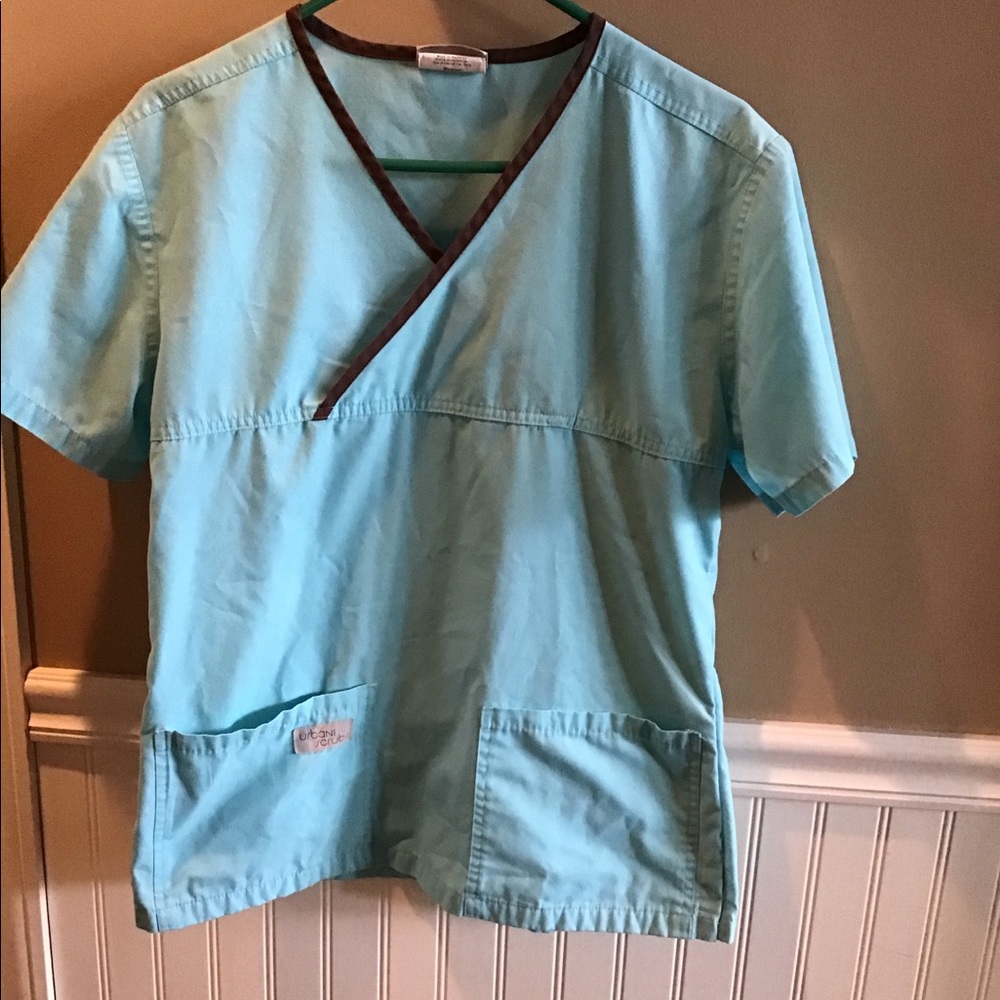 Scrub top